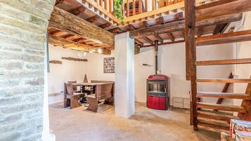 Apartment, 5 Bedrooms, Terrace, Mountain View | Living area