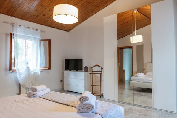 Apartment, 2 Bedrooms, Balcony | 2 bedrooms, iron/ironing board, free WiFi - Casa Vacanze Francesca (Mondolfo)