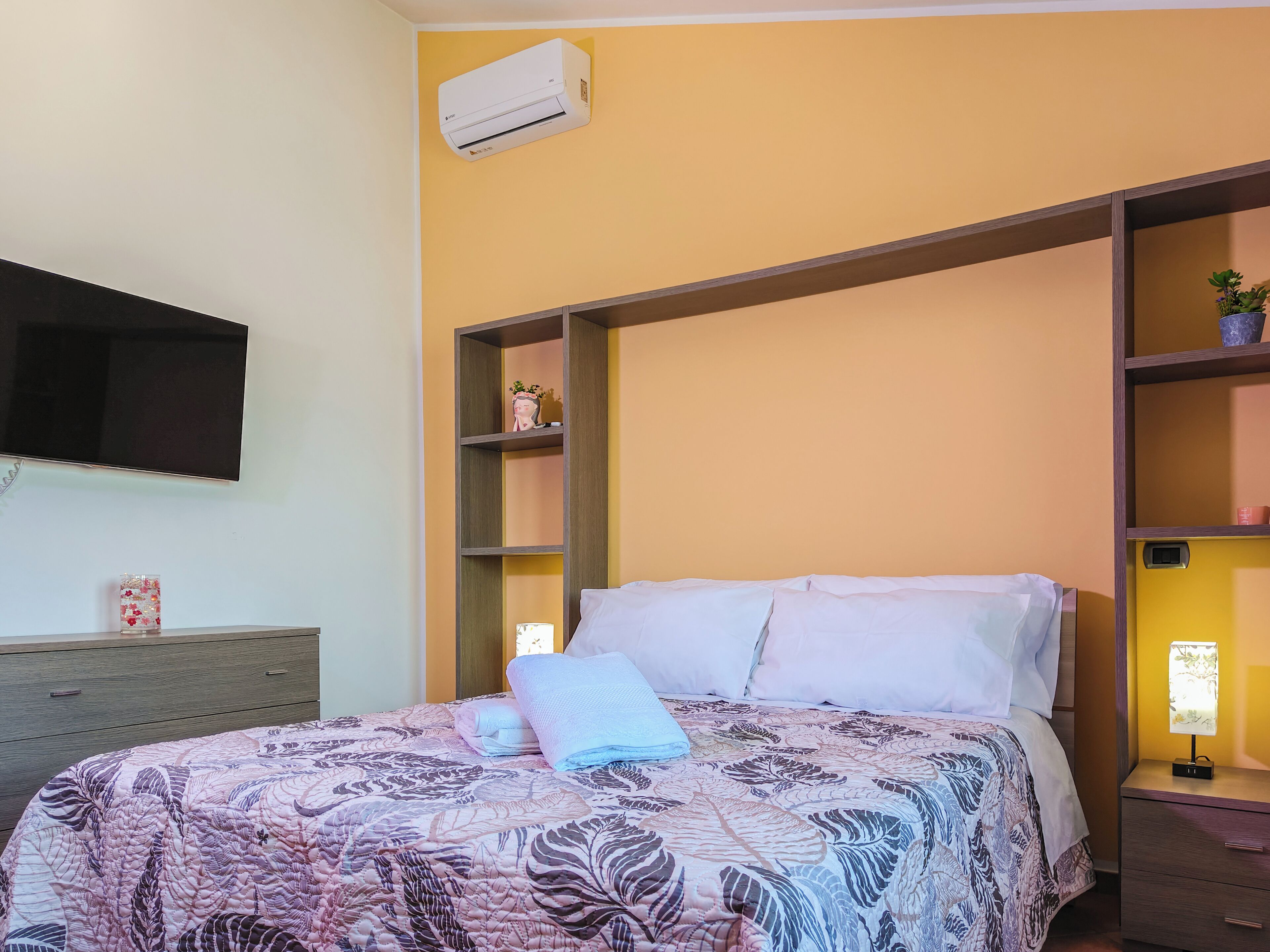 Iron/ironing board, free WiFi