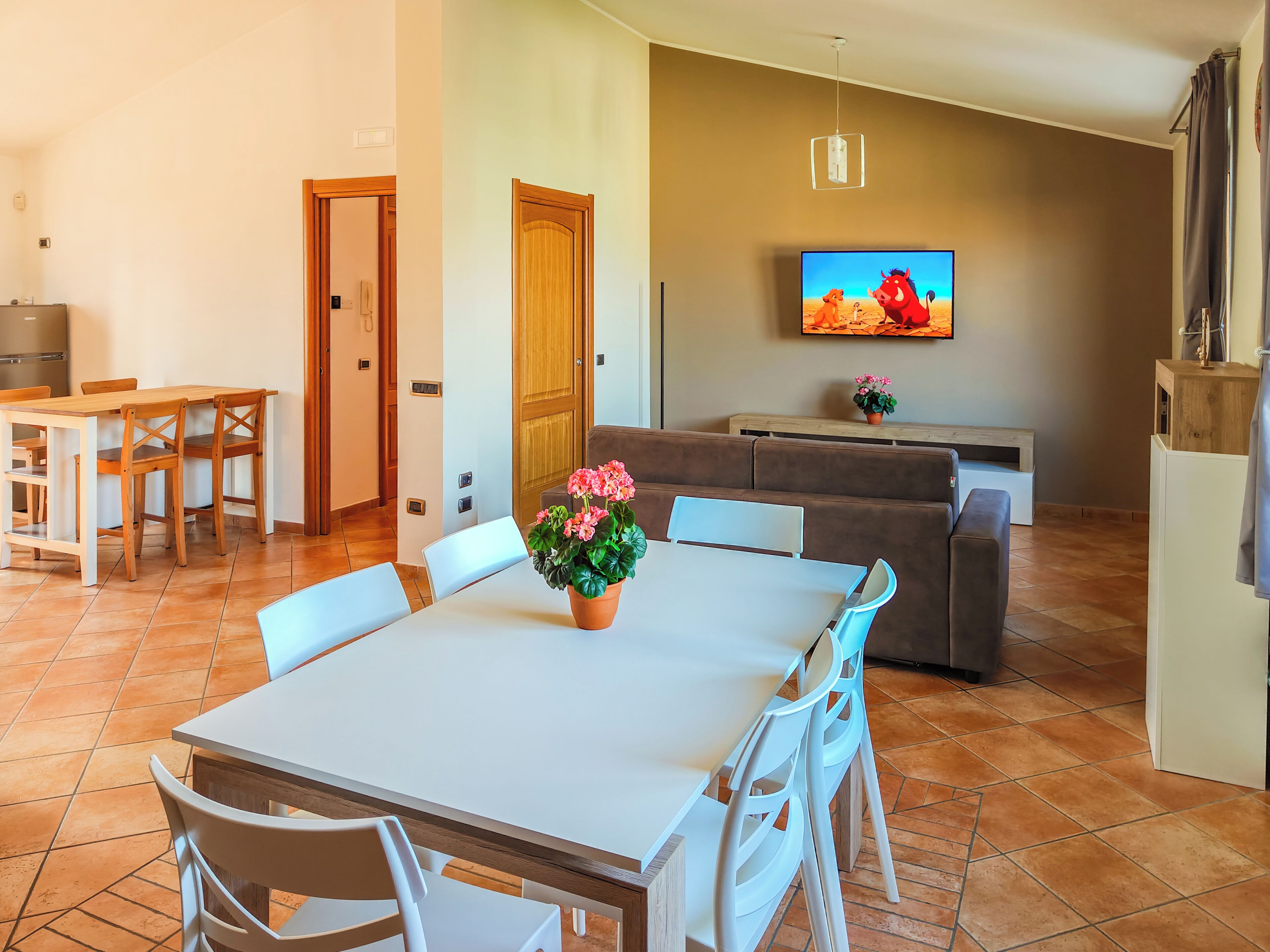 تلفزيون بشاشة مسطحة