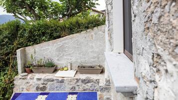 Ferienhaus, 2 Schlafzimmer, Terrasse, Bergseite | Terrasse/Patio