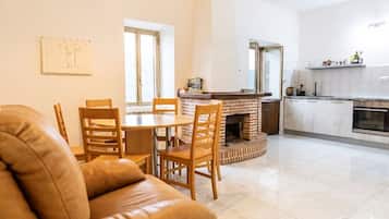Maison, 2 chambres, terrasse, côté montagne | Aire de séjour