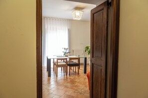 Quarto clássico, 1 quarto, banheiro privativo | Área de estar
