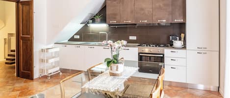 Chambre classique, 1 chambre, salle de bain privée | Cuisine privée | Réfrigérateur, un four, surface de cuisson, lave-vaisselle