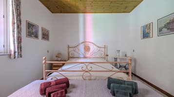 Villa, 2 Bedrooms, Balcony, Sea View | 2 bedrooms, desk, iron/ironing board