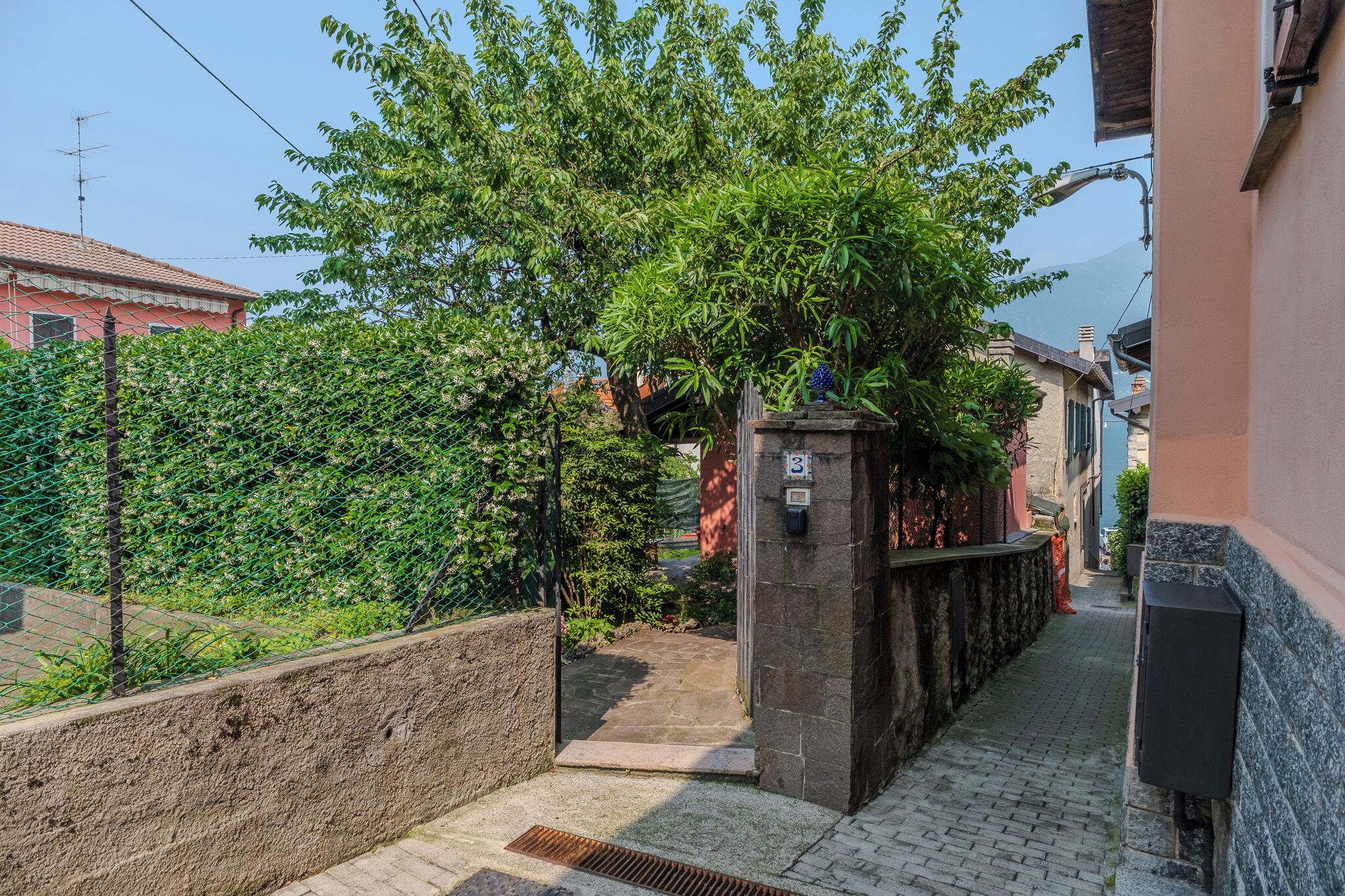 Villa, 2 camere da letto, balcone, vista mare | 2 camere, una scrivania, ferro/asse da stiro