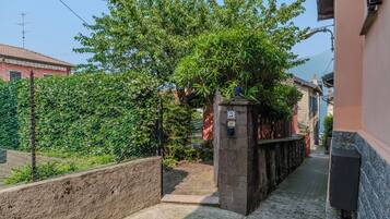 Villa, 2 camere da letto, balcone, vista mare | 2 camere, una scrivania, ferro/asse da stiro