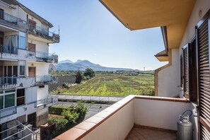 Leilighet, 2 soverom, balkong | Terrasse/patio