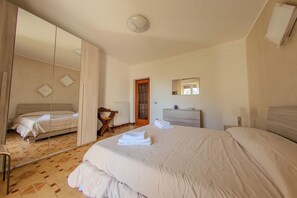 4 bedrooms, free WiFi, bed sheets