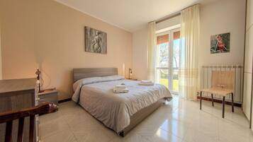 Ferienhaus, 4 Schlafzimmer, Terrasse, Bergblick | 4 Schlafzimmer, kostenloses WLAN, Bettwäsche