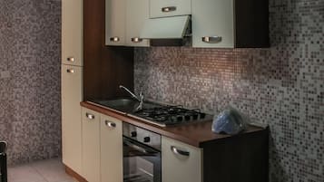 雪櫃、焗爐、爐具、廚房用具/餐具/器皿