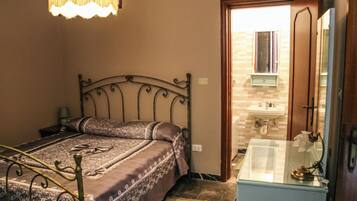 Room, Private Bathroom | 1 bedroom, iron/ironing board, free WiFi