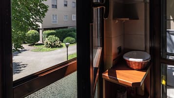 Apartment, 2 Bedrooms, Balcony | Private kitchen | Fridge, microwave, oven, stovetop