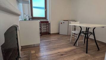 Appartement, 1 chambre, balcon | Coin séjour