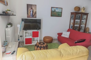 Apartment, 1 Bedroom, Balcony | Living area | Flat-screen TV - Il Ritrovo Degli Artisti (Castrovillari)