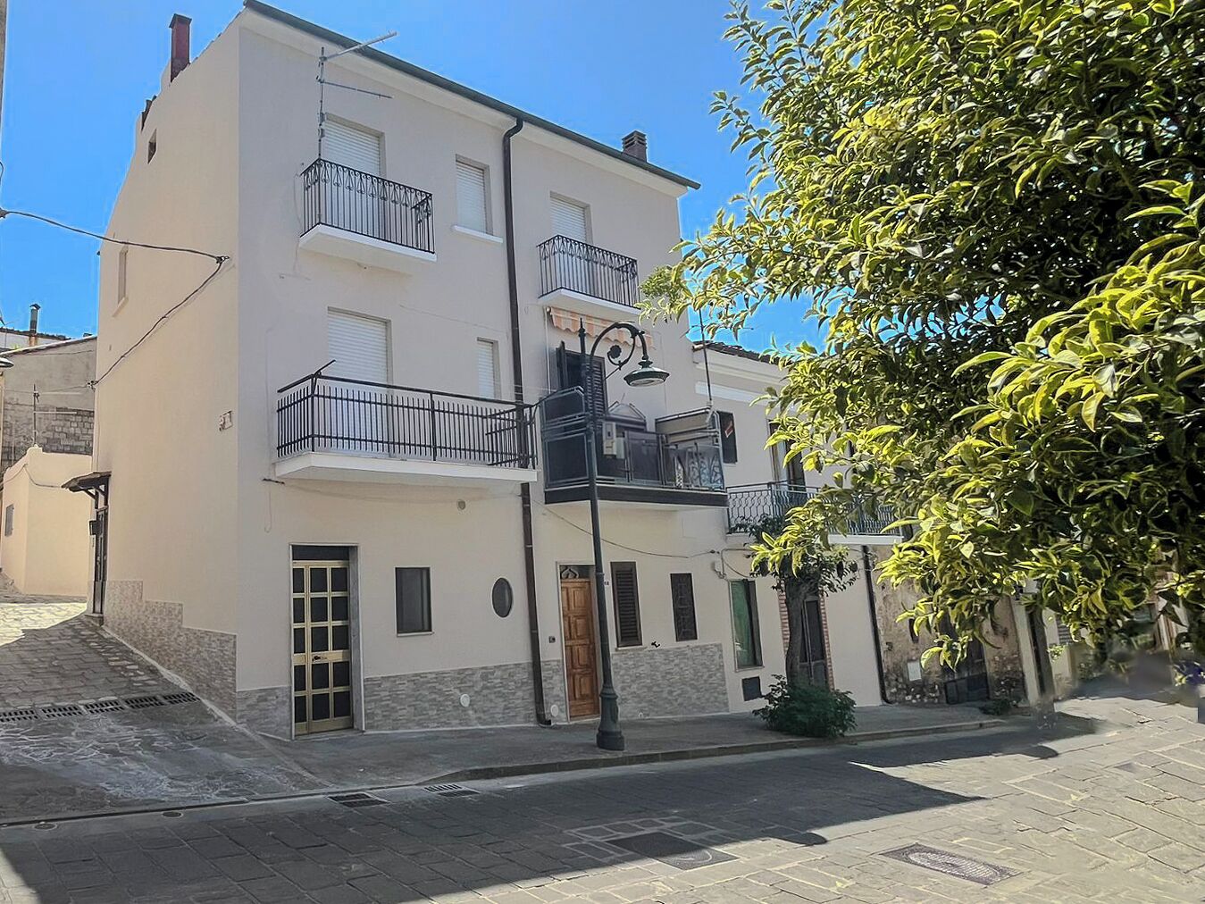 Mặt tiền nơi lưu trú