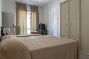 Room, 1 Bedroom, Private Bathroom | Iron/ironing board, bed sheets - La Casa Dei Nonni (San Giorgio Lucano)