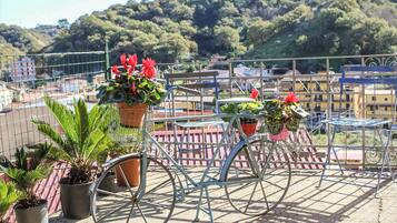 Maison, 2 chambres, balcon, cÎté cour intérieure | Terrasse/Patio