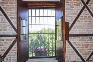 Casa, 2 dormitoris, balcó, zona de pati | Sala d'estar | Televisor de pantalla plana