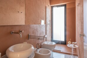 Villa, 3 camere da letto, piscina privata | Bagno | Doccia, set di cortesia gratuito, asciugamani