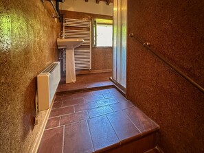 House, 2 Bedrooms, Balcony | Bathroom | Shower, hair dryer, towels - Renee House (Piancastagnaio)