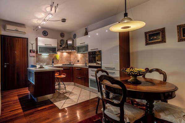 Apartment, 2 Bedrooms, Kitchen | Private kitchen | Fridge, oven, stovetop, electric kettle - Il Colle Del Sole (Creazzo)