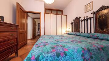 Apartment, 2 Bedrooms, Balcony | 2 bedrooms, desk, free WiFi, bed sheets