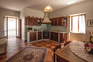 Apartment, 2 Bedrooms, Balcony | Private kitchen | Fridge, oven, stovetop, cookware/dishes/utensils - Casa Corte (Montemarano)