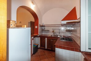 Apartment, 2 Schlafzimmer, Küche | Eigene Küche | Kühlschrank, Ofen, Herdplatte, Kochgeschirr/Geschirr/Besteck
