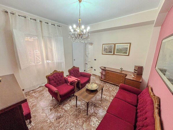 客房, 3 間臥室, 露台 | 起居區 | 平面電視