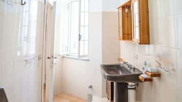 House, 2 Bedrooms, Terrace | Bathroom | Shower, towels