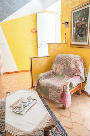 Talo, 2 makuuhuonetta, terassi | Oleskelualue | Taulutelevisio