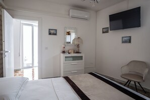 House, 2 Bedrooms, Patio
