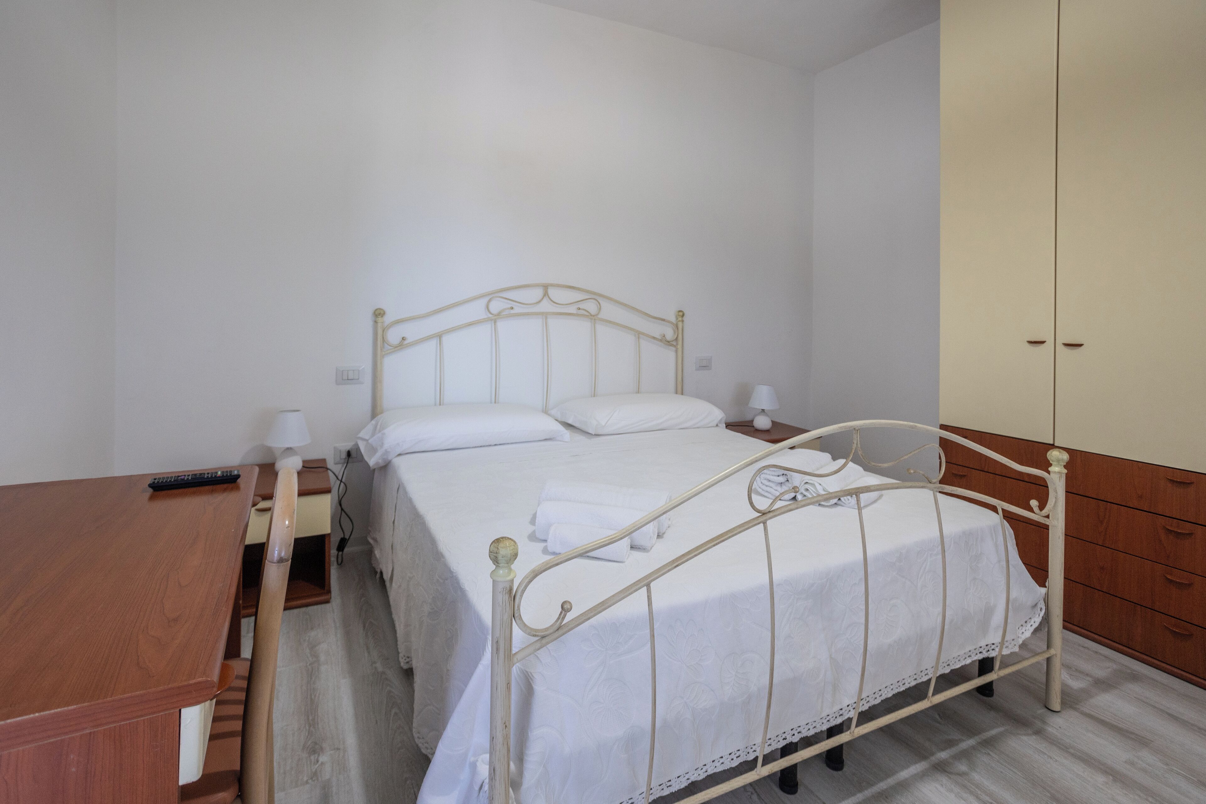 Room, 1 Queen Bed, Balcony, Sea View | Desk, iron/ironing board, free WiFi