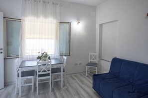 Zimmer, 1 Queen-Bett, Balkon, Meerblick | Wohnbereich