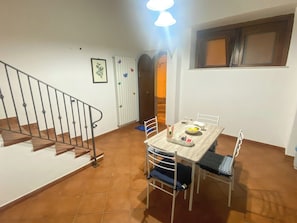 Fridge, oven, stovetop, cookware/dishes/utensils - La Discesa Di San Giuseppe (Termini Imerese)