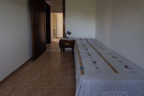 2 bedrooms, iron/ironing board, free WiFi