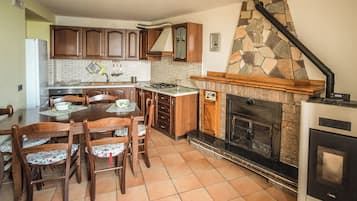 House, 3 Bedrooms, Mountainside | Living area