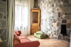 House, 3 Bedrooms, Mountainside | Living area