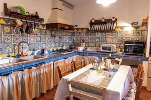 Apartment, 3 Bedrooms, Patio | Private kitchen | Fridge, microwave, oven, stovetop - Villa Adele (Pachino)