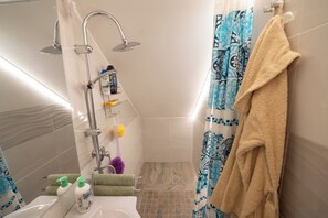 Apartment, 2 Bedrooms, Kitchen | Bathroom