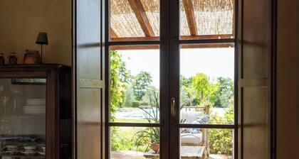 Tenuta di campagna con piscina immersa nel verde