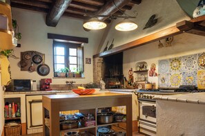 House, 3 Bedrooms, Private Pool | Private kitchen