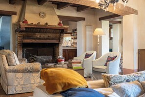 Maison, 3 chambres, piscine privée | Aire de séjour | Téléviseur à écran plat