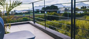 Soothing 3-bedroom apartment in Highland Rose with a magnificent mountain view.