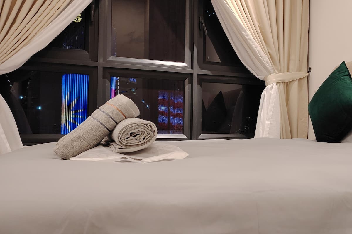2 bedrooms, soundproofing, iron/ironing board, free WiFi