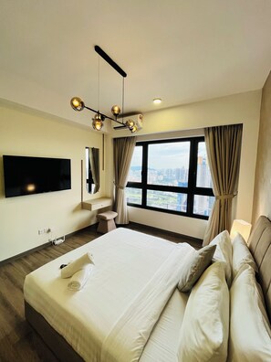 Deluxe-Apartment, 2 Schlafzimmer, Stadtblick | Schallisolierte Zimmer, Bügeleisen/Bügelbrett, kostenloses WLAN