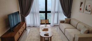 43–tuumainen taulutelevisio, jossa kaapelikanavat