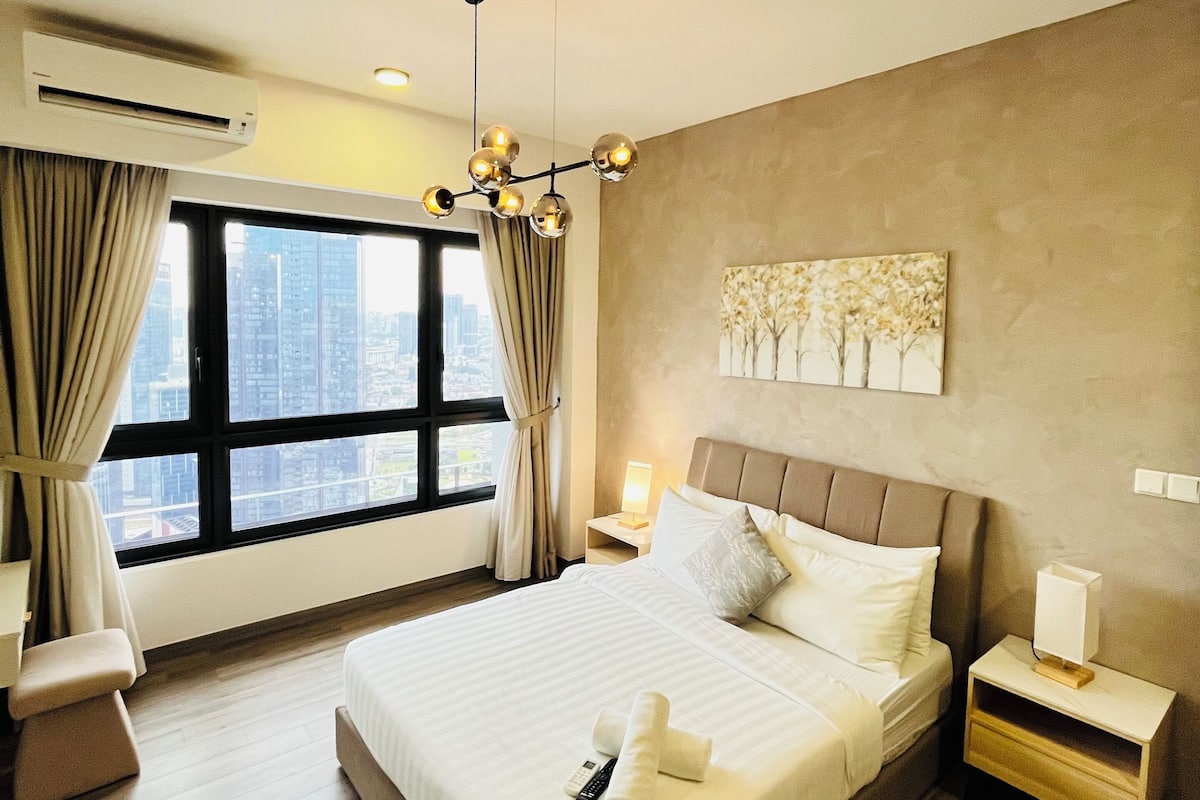Deluxe Apartment, 2 Bedrooms, City View | 2 bedrooms, soundproofing, iron/ironing board, free WiFi