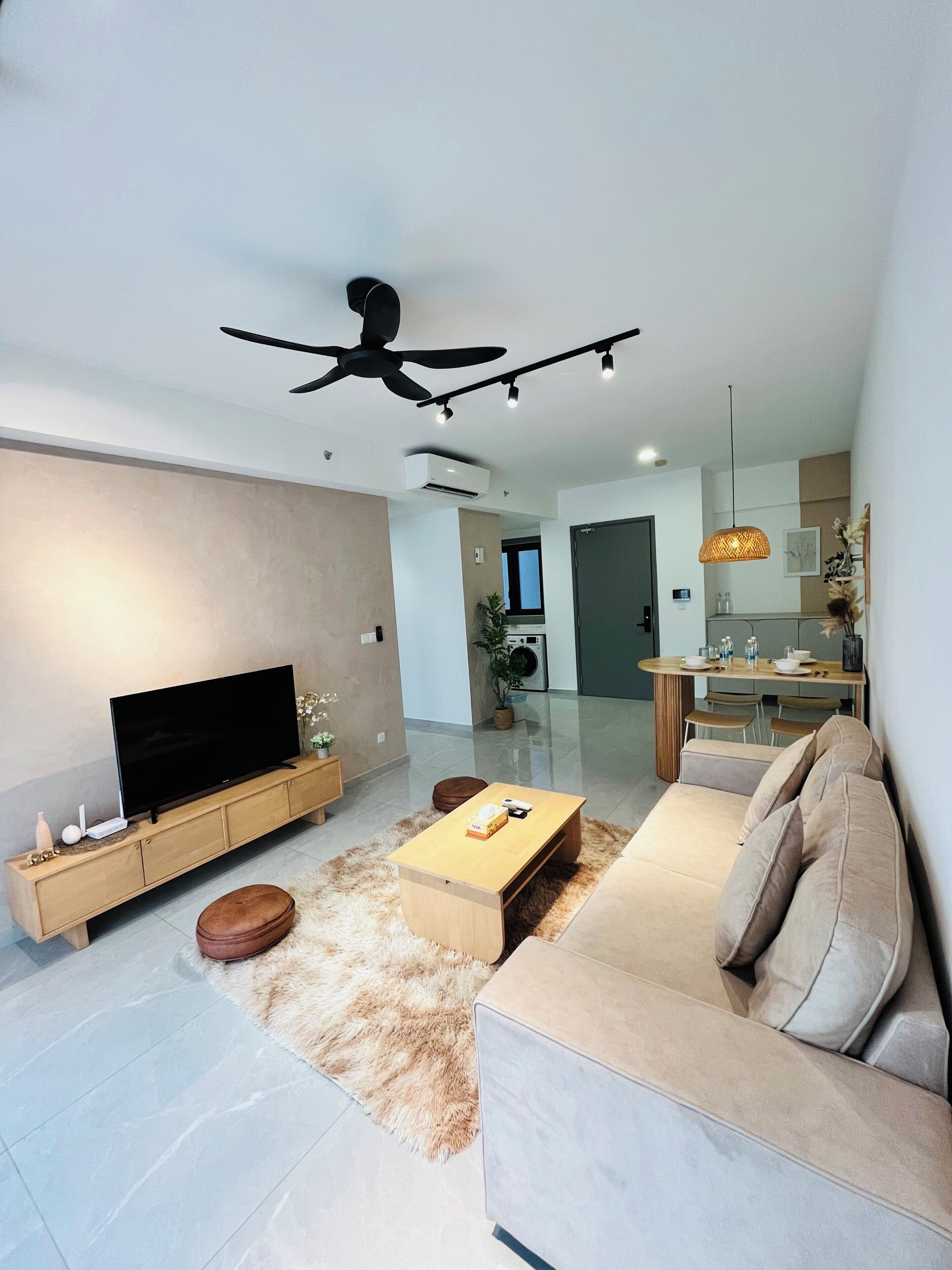 Apartemen Deluks, 2 kamar tidur, pemandangan kota | Kamar mandi | Shower, pancuran hujan, perlengkapan mandi gratis, dan pengering rambut